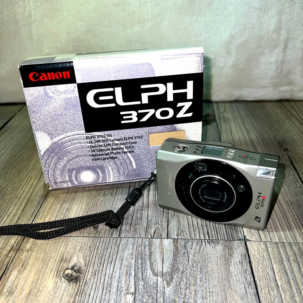 Canon Elph 370Z APS Point & Shoot Film Camera 23-69mm zoom lens with manual
